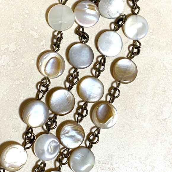 Light Yellow Mother of Pearl Flower Pendant Bronze Link Necklace - Picture 6 of 12